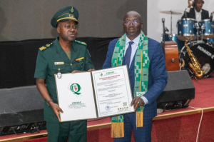 CESAM SA - Remise du Certificat d’Accréditation ISO 15189 par le Directeur du Cabinet Adjoint du Ministre de la Santé, de l’Hygiène publique et de la Couverture Maladie Universelle