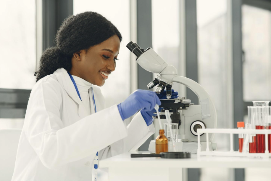 Analyses biologiques médicales à Abidjan : comment choisir le meilleur laboratoire et comprendre les examens les plus courants ?